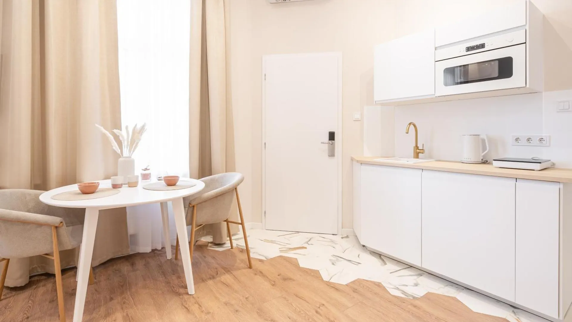 Akacfa 43 Heritage Apartment - Best Location By Bqa Budapest Hungría